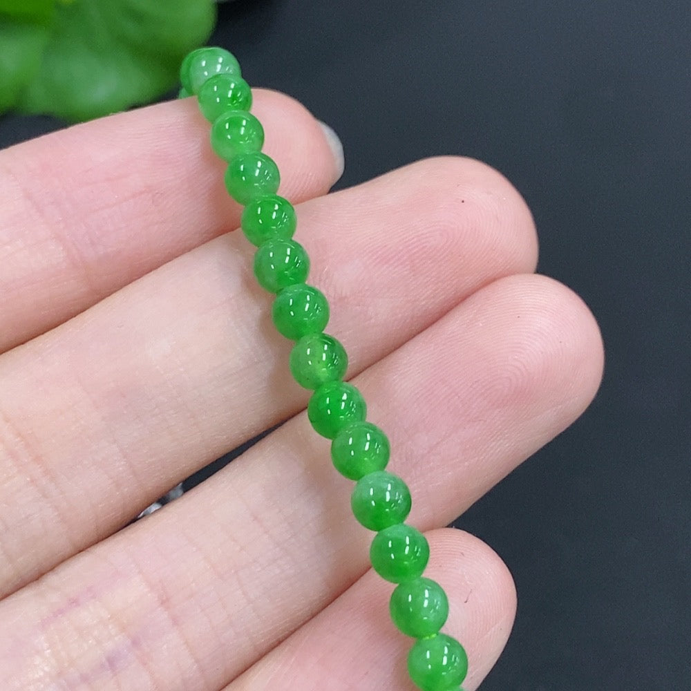 Jadeite single bezel pendant with 18k gold and diamonds, approx. 3.9mm size, HKHQ jewelry, includes chain, weighing 8.1g.