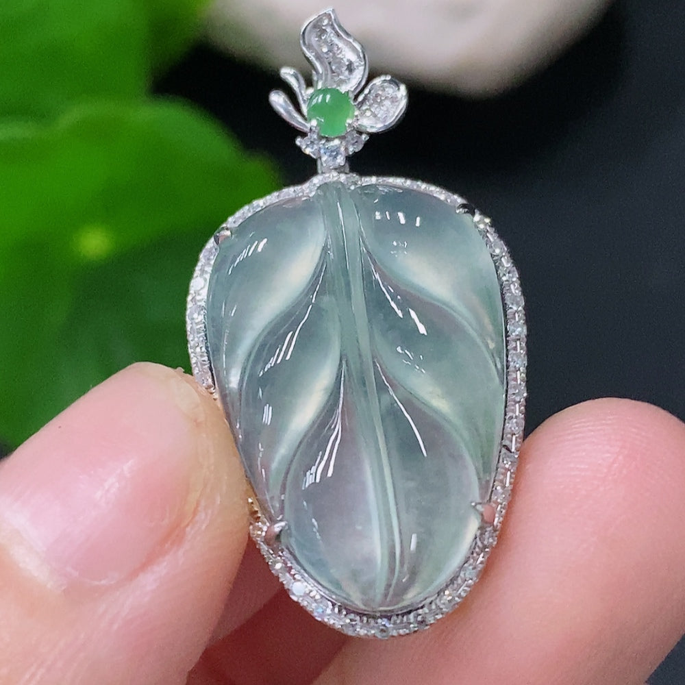 Jadeite Leaf Pendant with 18K Gold and Diamond Accent, Total Weight Approx. 3.39g