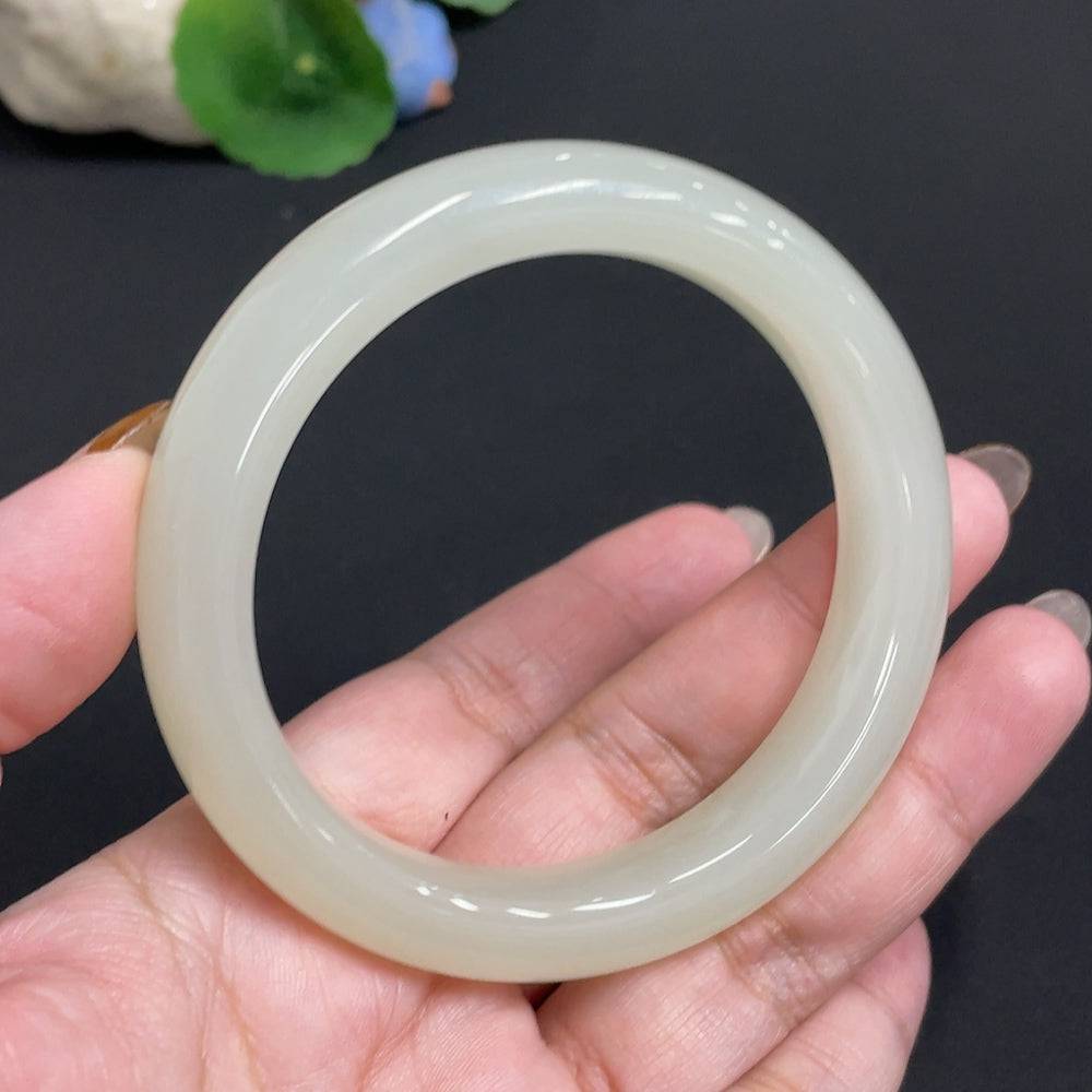 HUILIU HQ Hetian jade round bracelet, size 58.7, weighing approx. 61.2g, featuring smooth, polished jade beads.