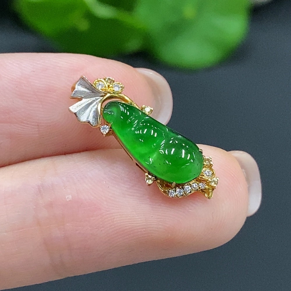 Jadeite Blessing Bean Pendant (35% Gold Content, Total Weight 1g)