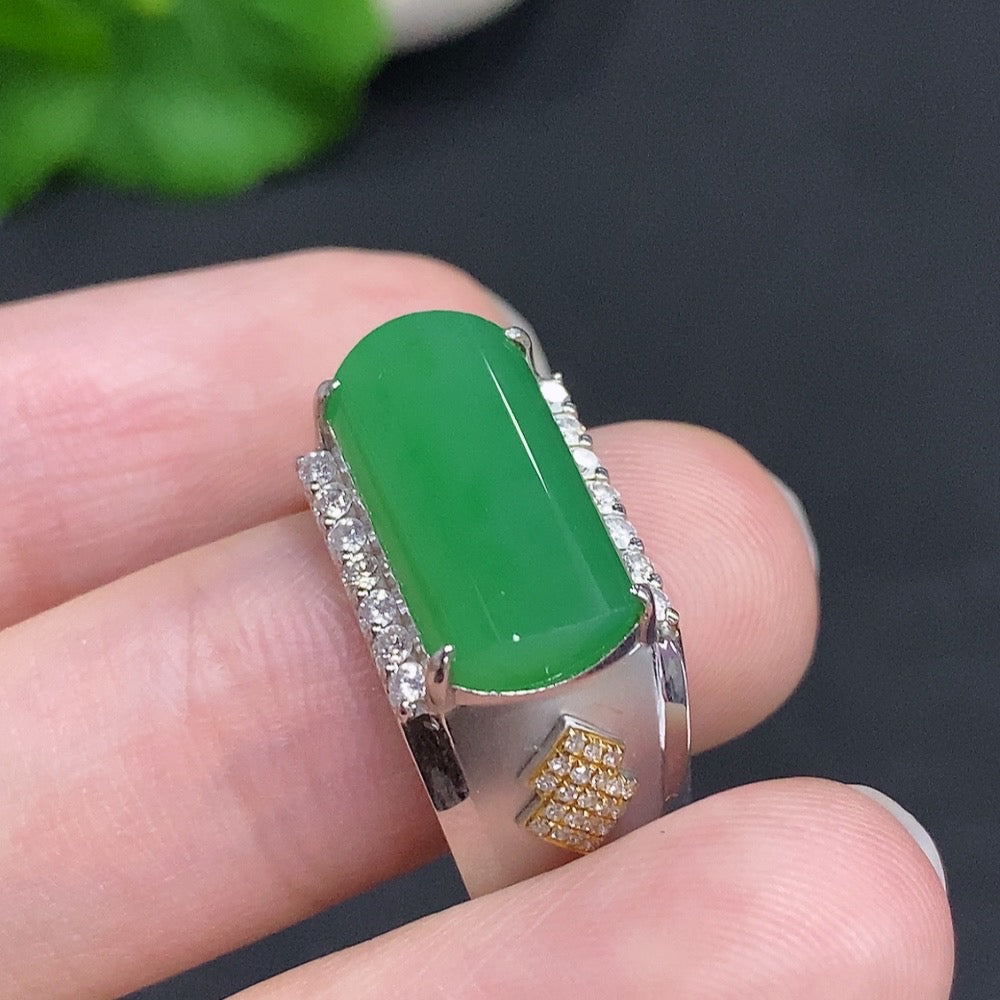 Jadeite Cabochon Ring 18k Gold Total Weight Approx. 8.6g Size 21 with Diamond Accents