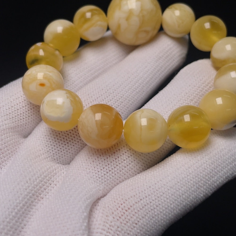 Amber and Beeswax Bracelet, Total Weight Approximately 20g, Size 11.9-20.6mm