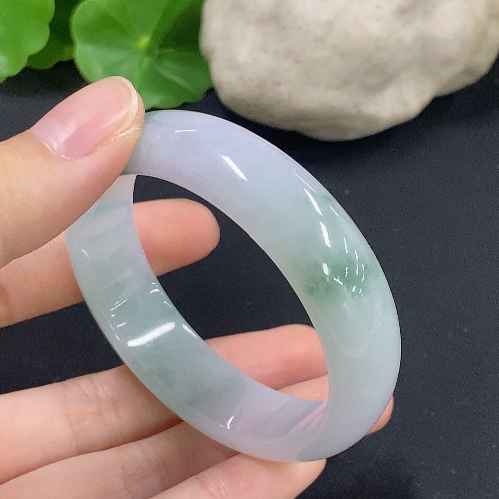 Jadeite Concubine bracelet by HKHQ, size 55/48.3, featuring smooth jade stones with a total weight of 42.13g.