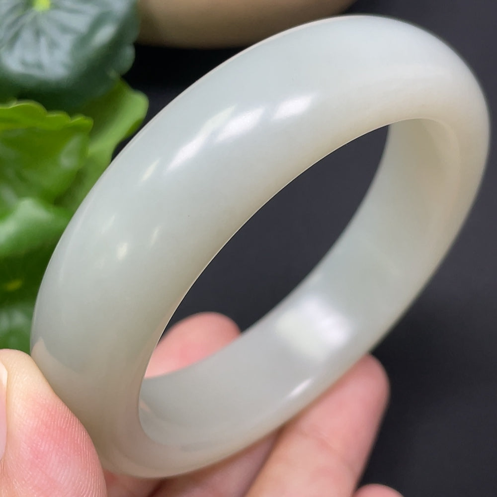 Hetian Jade Round Bracelet, Color Origin Undetermined