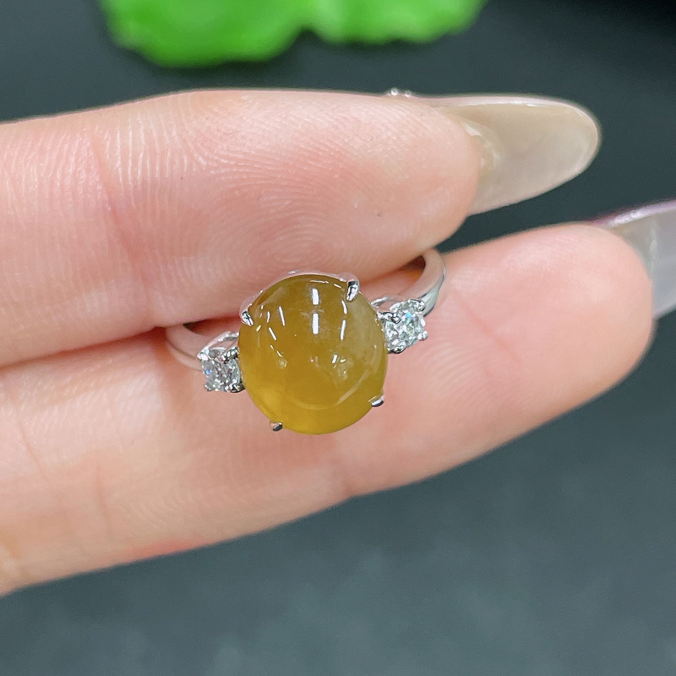 Anillo de jadeíta con engaste de oro 9k sin diamantes, peso total aprox. 2g, tamaño 10