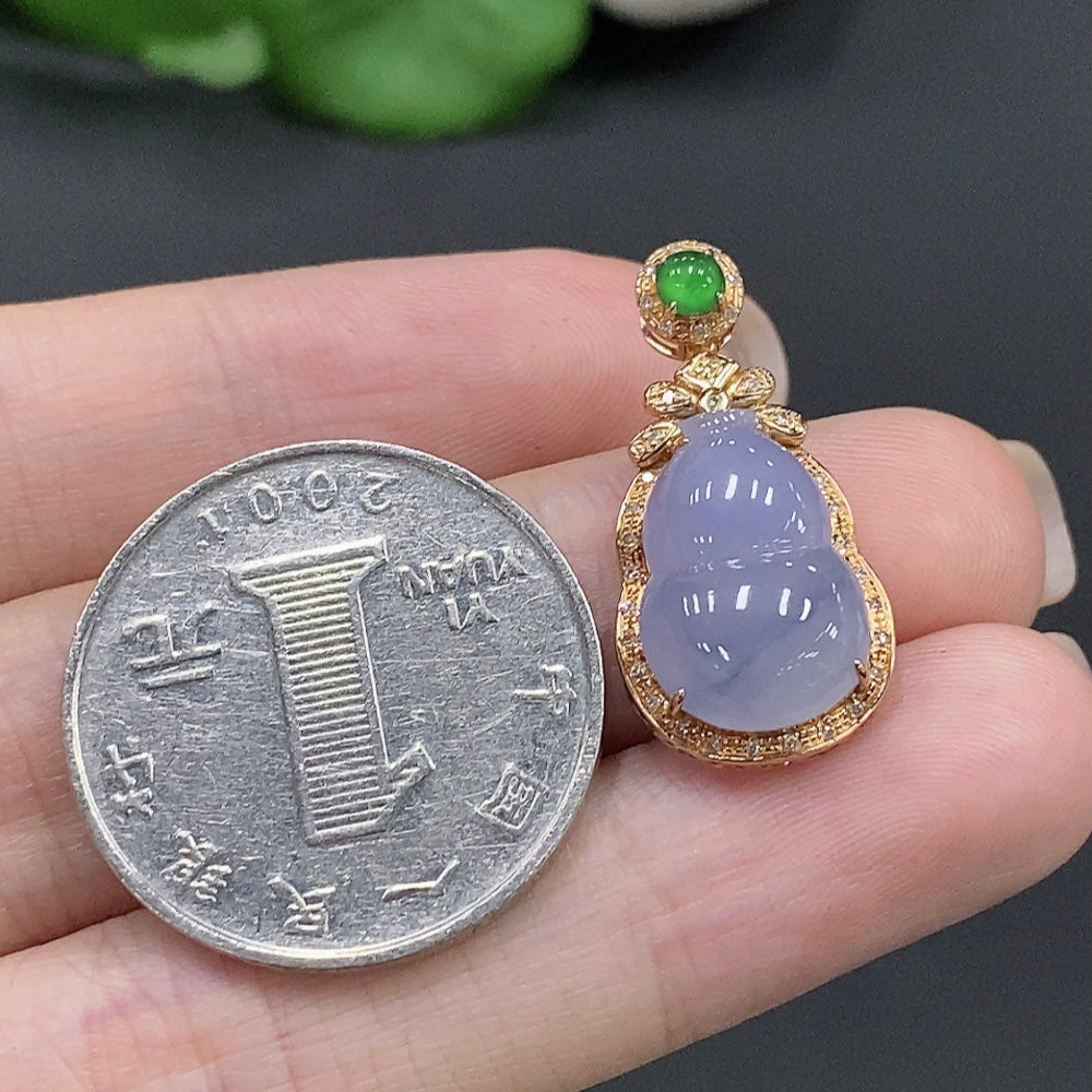 Jadeite Gourd Pendant with 18K Gold, Total Weight 2.54g