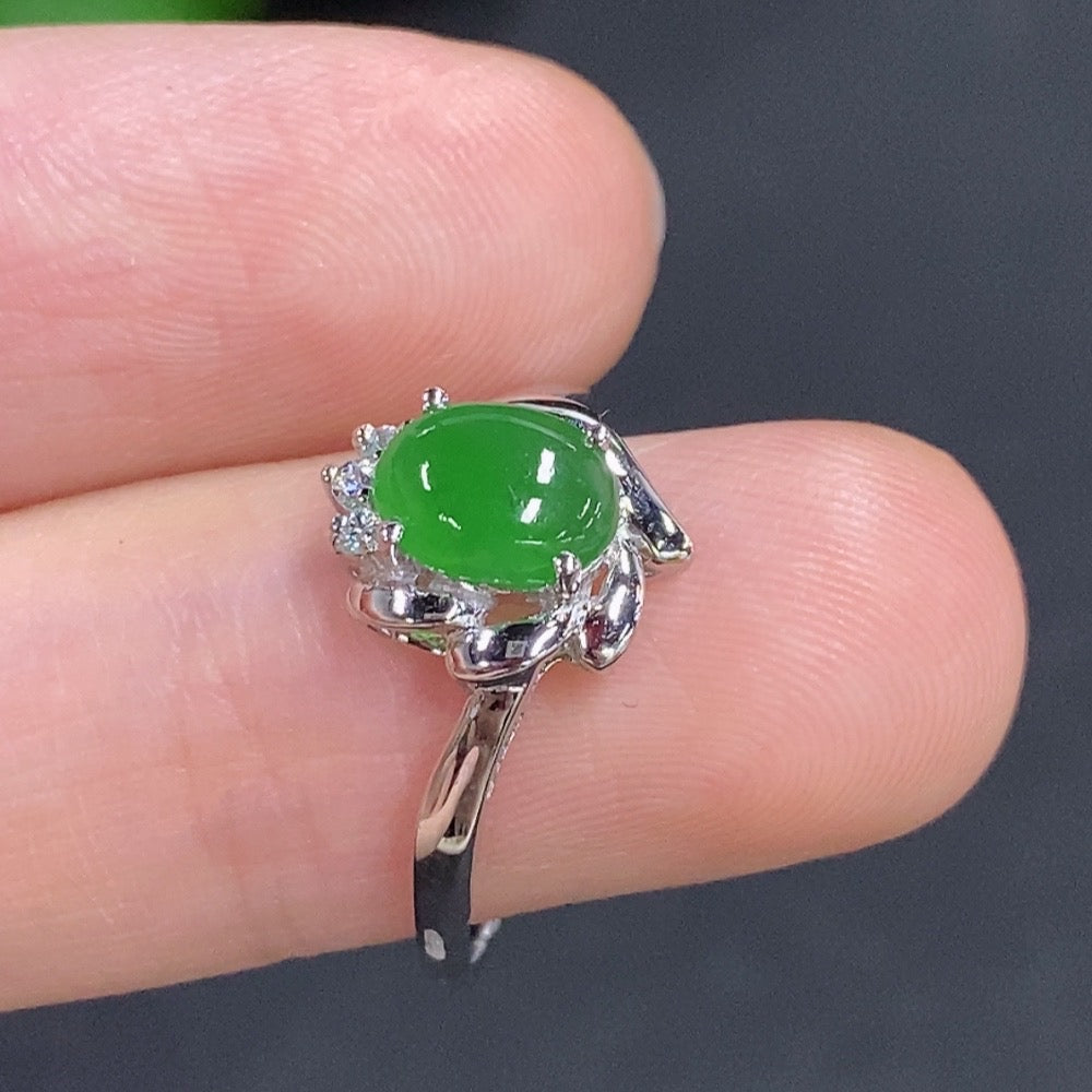 Jadeite Cabochon Ring 18K Gold No Diamond
