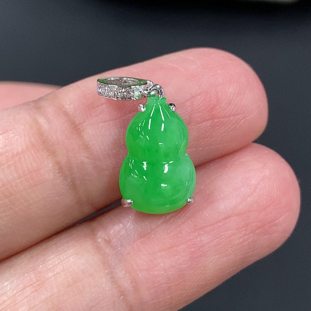 Jadeite gourd pendant in 18K gold with diamond accents, HKHQ jade jewelry, lightweight and intricately inlaid design.