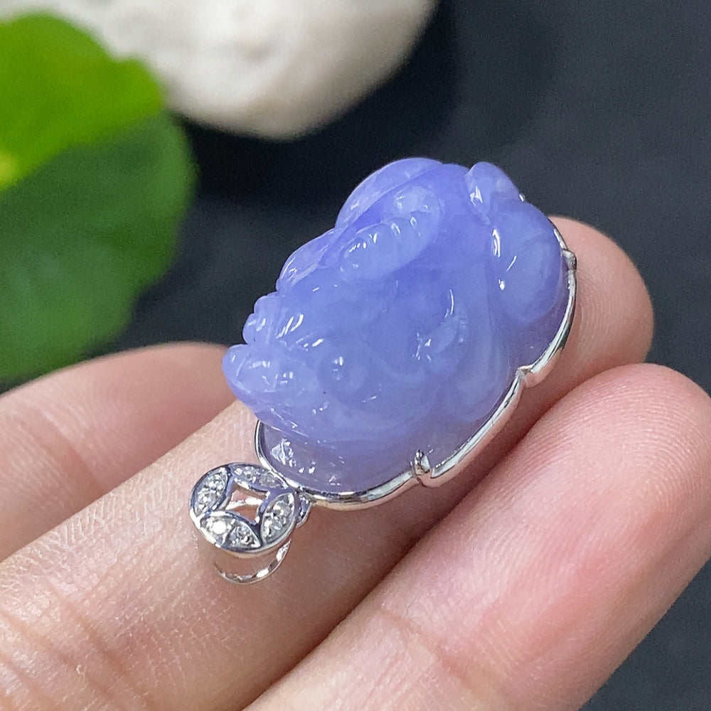 Jadeite Pixiu Pendant with 18K Gold and Diamond Accents, Total Weight Approximately 6.4g