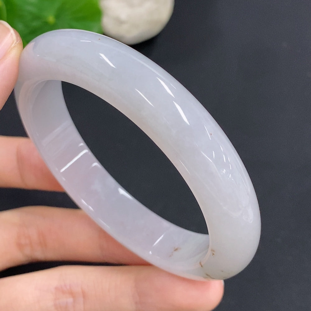 HKHQ jadeite round bangle bracelet in size 57.7 with a weight of 61g, featuring smooth, polished jadeite surface.