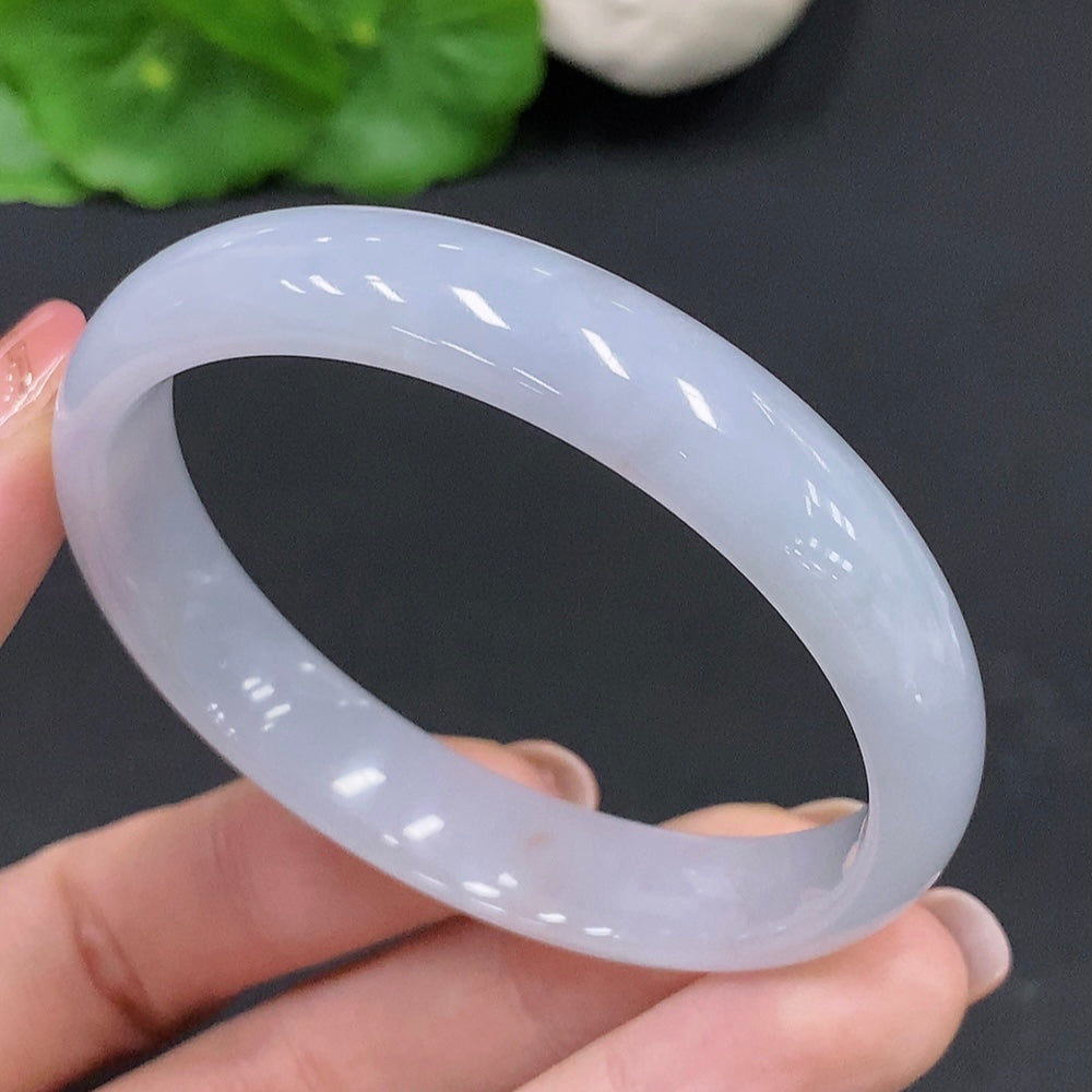 Jadeite round bangle from HKHQ, smooth green jade with a 52.8mm size and 30.1g weight, detailed close-up image
