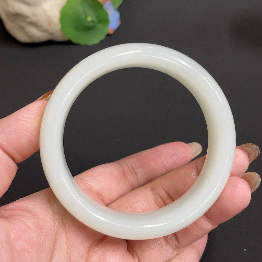 HUILIU HQ Hetian jade round bracelet with a 60.9mm diameter, weighing approximately 90.5g, featuring smooth polished jade beads.