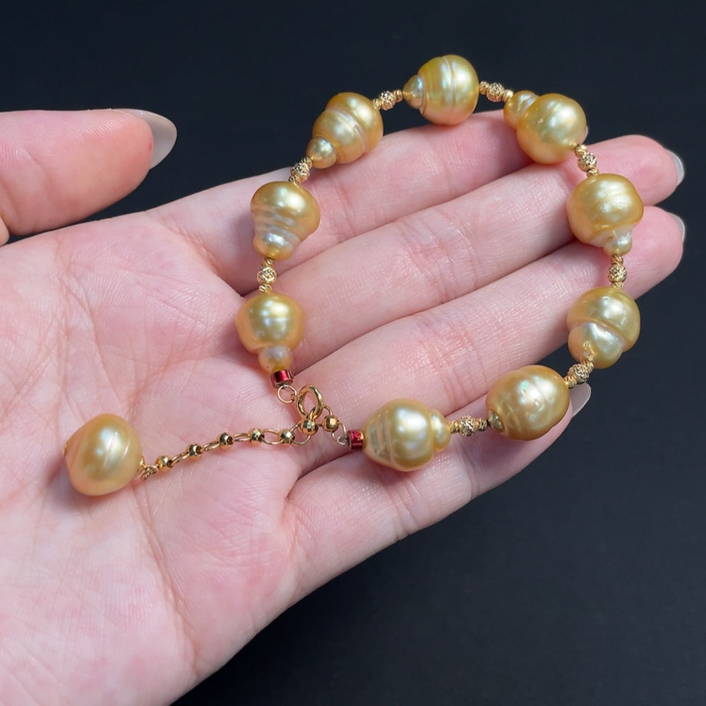 HKHQ seawater pearl bracelet with red accents, 18K gold interior string, 11mm pearls, total weight 19.87g, unmarked, undetectable.