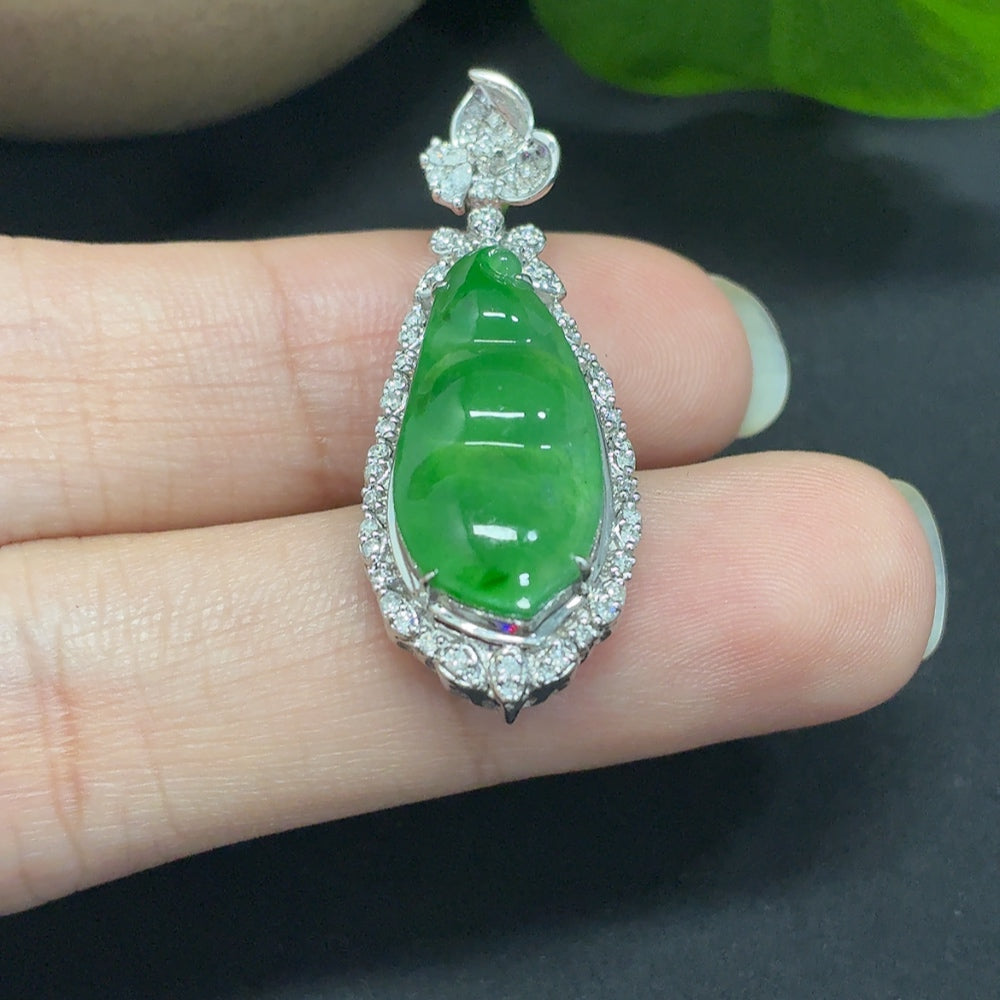 Jadeite Pendant Fu Dou with Diamond Accents 18k
