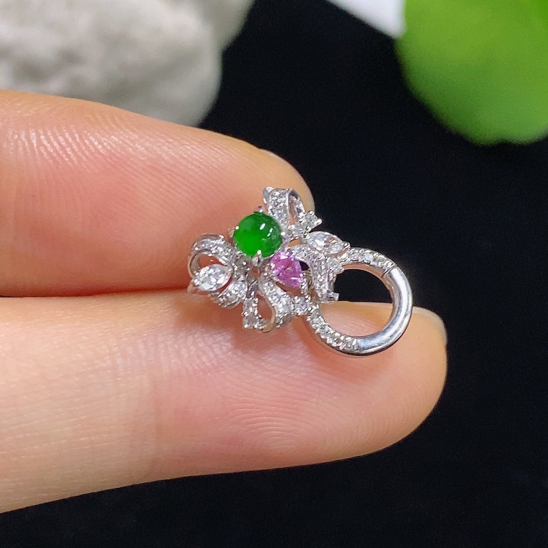 Jadeite Cabochon Pendant with 18K Gold and Diamond Accents (Colorless)