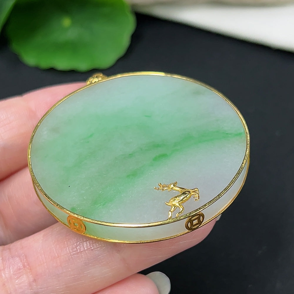 Jadeite plain pendant necklace by HKHQ featuring an 18K gold chain, with a smooth jade pendant and a total weight of approx. 22.6g