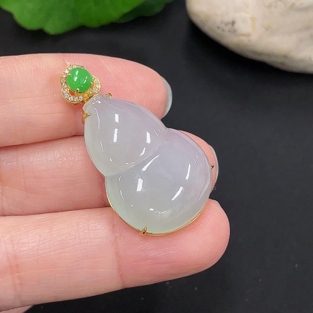 Jadeite Gourd Inlaid Pendant 18K Gold Total Weight Approx. 6g (With Diamond Accents)
