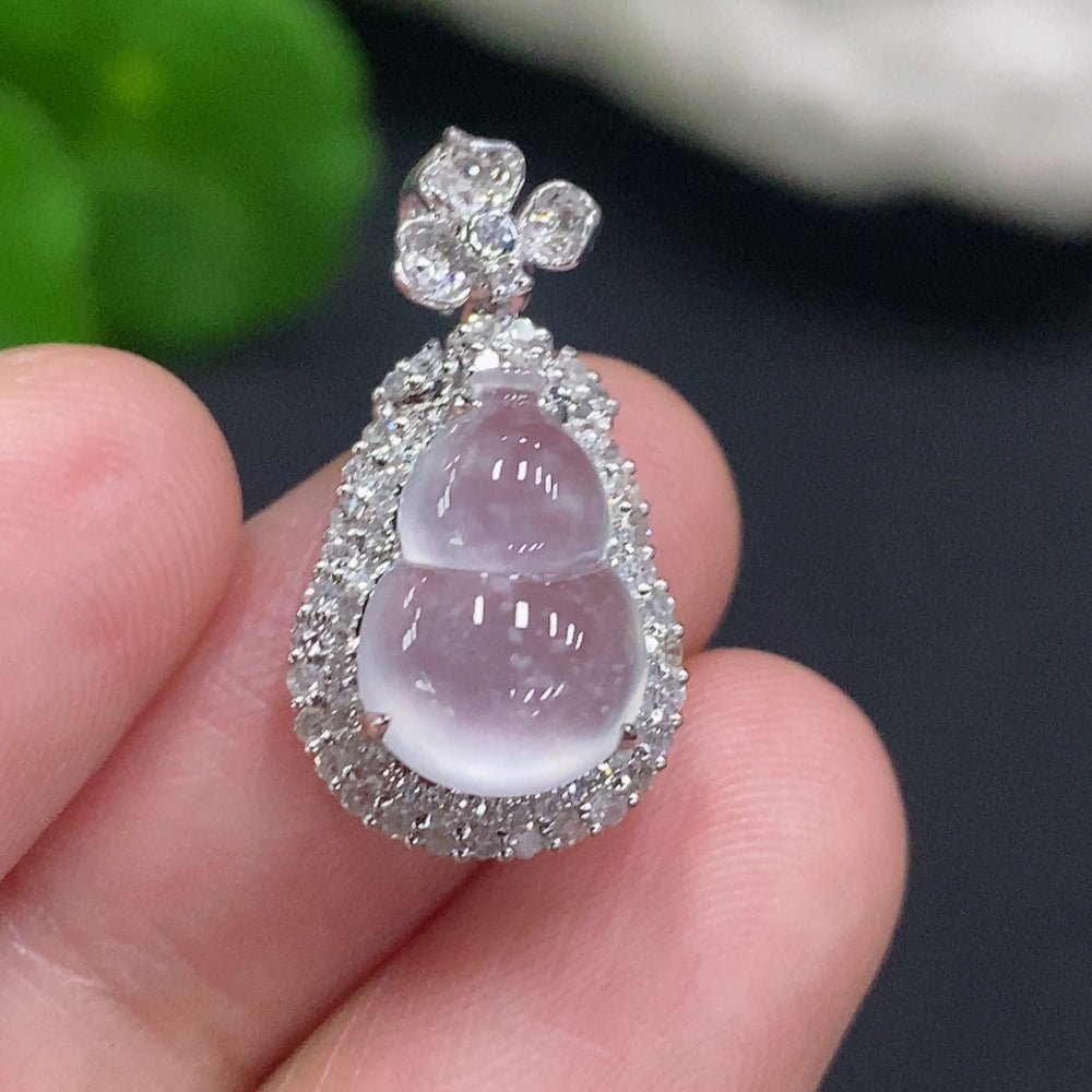 Jadeite Gourd Pendant with 18K Gold Mount, Total Weight Approx. 2.4g (Set with Diamonds)