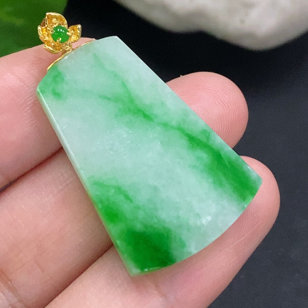 Jadeite plain pendant with 18K gold clasp, showcasing smooth green jade and elegant jewelry design, weight approx. 6.6g.