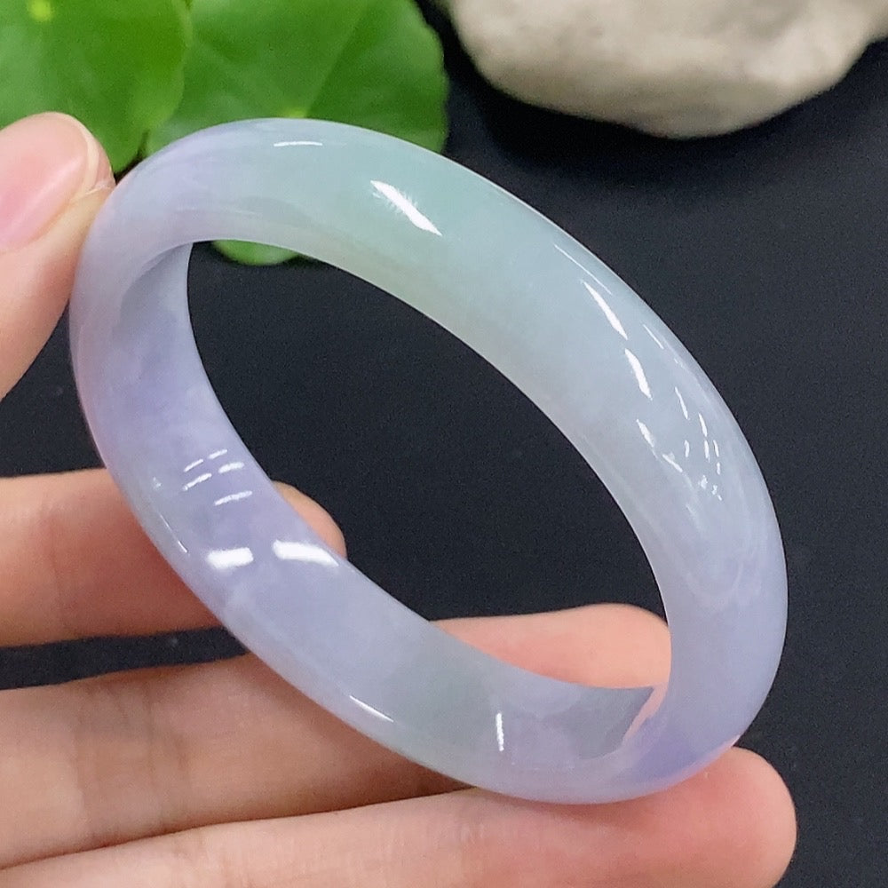 HKHQ jadeite oval bangle in size 50.2 with a weight of 33.7g, showcasing smooth, polished jadeite craftsmanship.