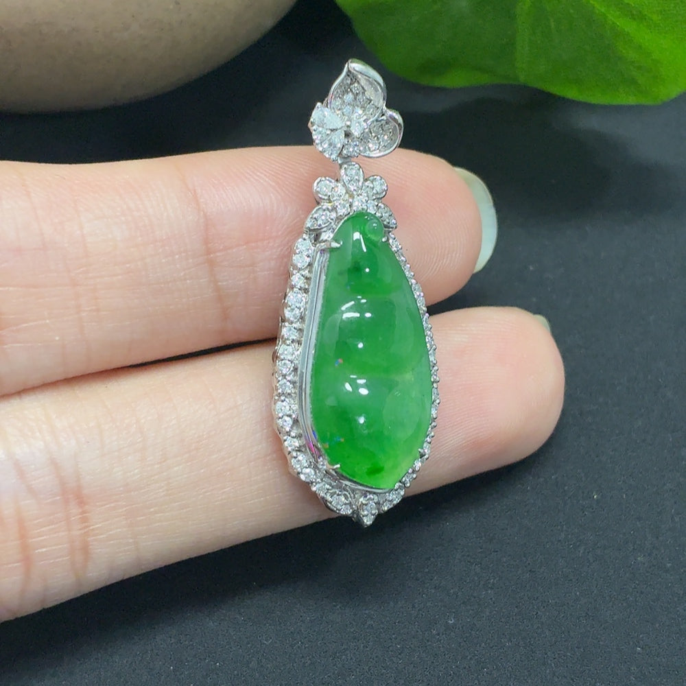 Jadeite Pendant Fu Dou with Diamond Accents 18k