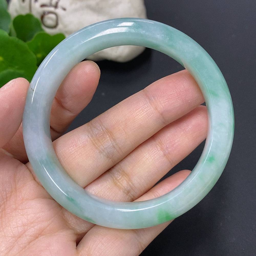 Huiliu certified jadeite round bracelet with smooth, polished jade beads showcasing natural green color and craftsmanship.