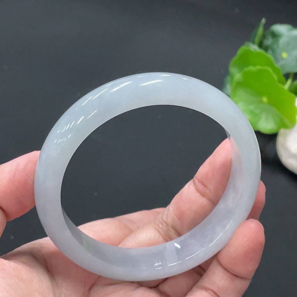 HUILIU HQ jadeite round bangle weighing 56g, size 57.9mm, smooth jade jewelry with polished finish.