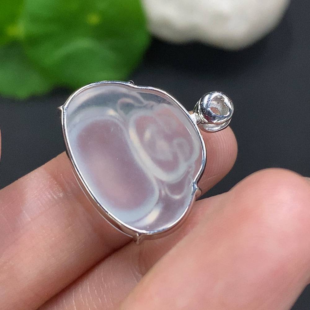 Jadeite Buddha inlaid pendant with 18K gold detailing, weighing approximately 4 grams, featuring a detailed Buddha figure.