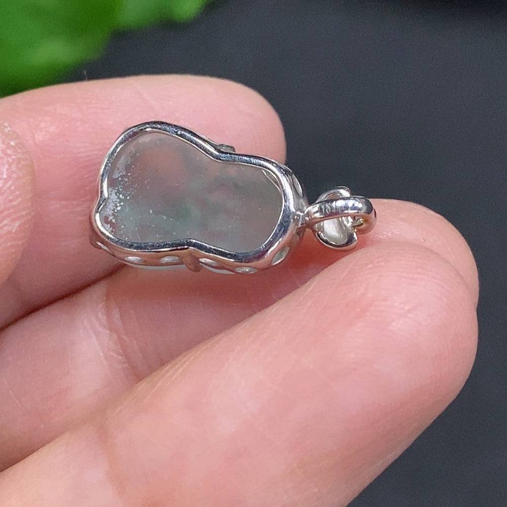 Jadeite Maitreya pendant by HUILIU HQ featuring inlaid jade and diamond accents, 18k gold with a total weight of 1.7 grams.
