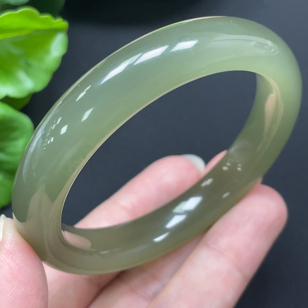 Hetian jade round bracelet from HKHQ, 53.2mm size, weighing approximately 43.87g, featuring smooth polished jade beads.