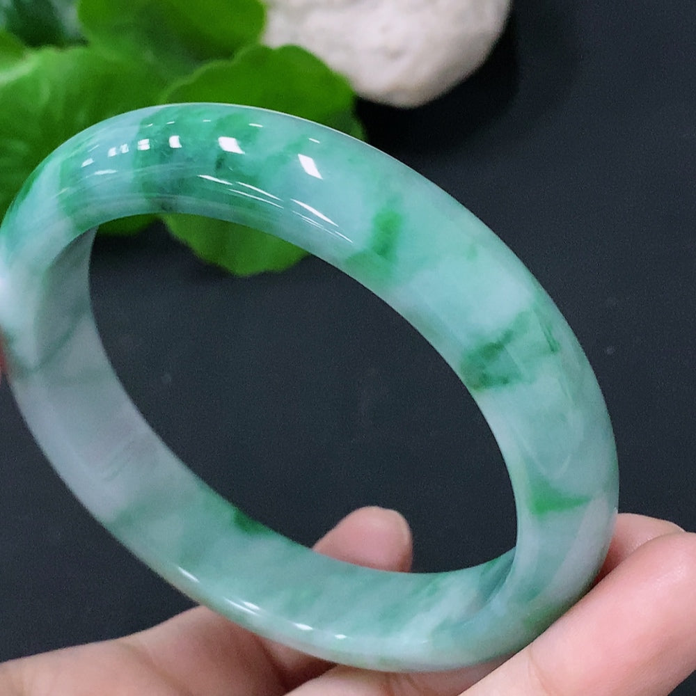 Pulsera redonda de jadeíta tamaño 57 Peso total aprox. 54,96 g