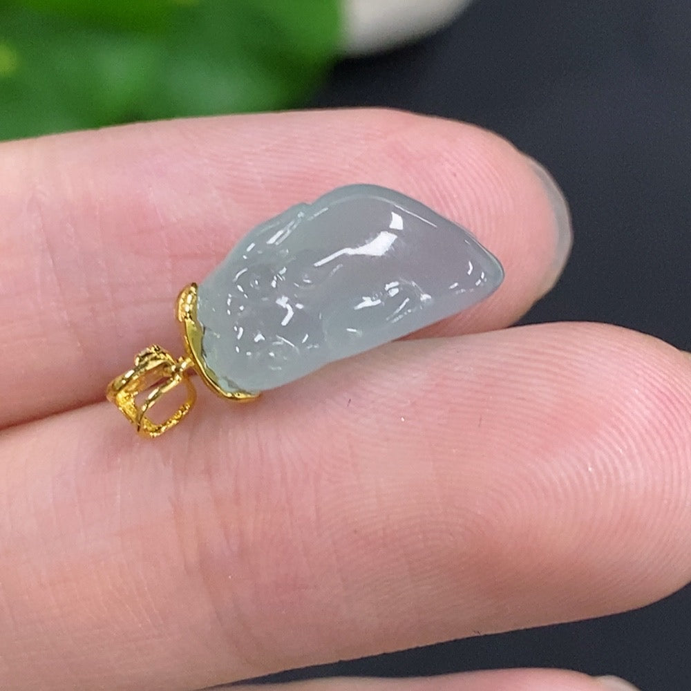 Jadeite Pi Xiu Inlaid Pendant with 18K Gold Clasp, Total Weight Approximately 2g, Non-Diamond