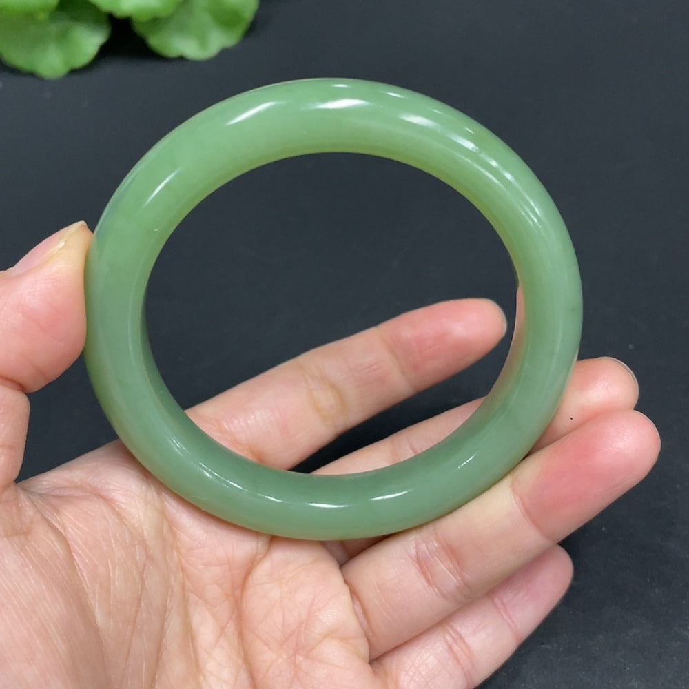 Hetian jade round bracelet by HUILIU HQ, 56.8mm size, approximately 50.3g, showcasing smooth, polished jade stones.