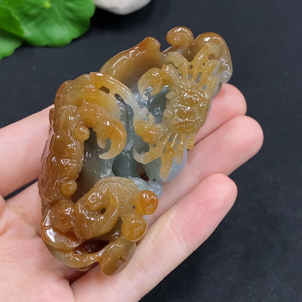 Jadeite crab pendant Total weight approx. 75g (color origin undetermined)