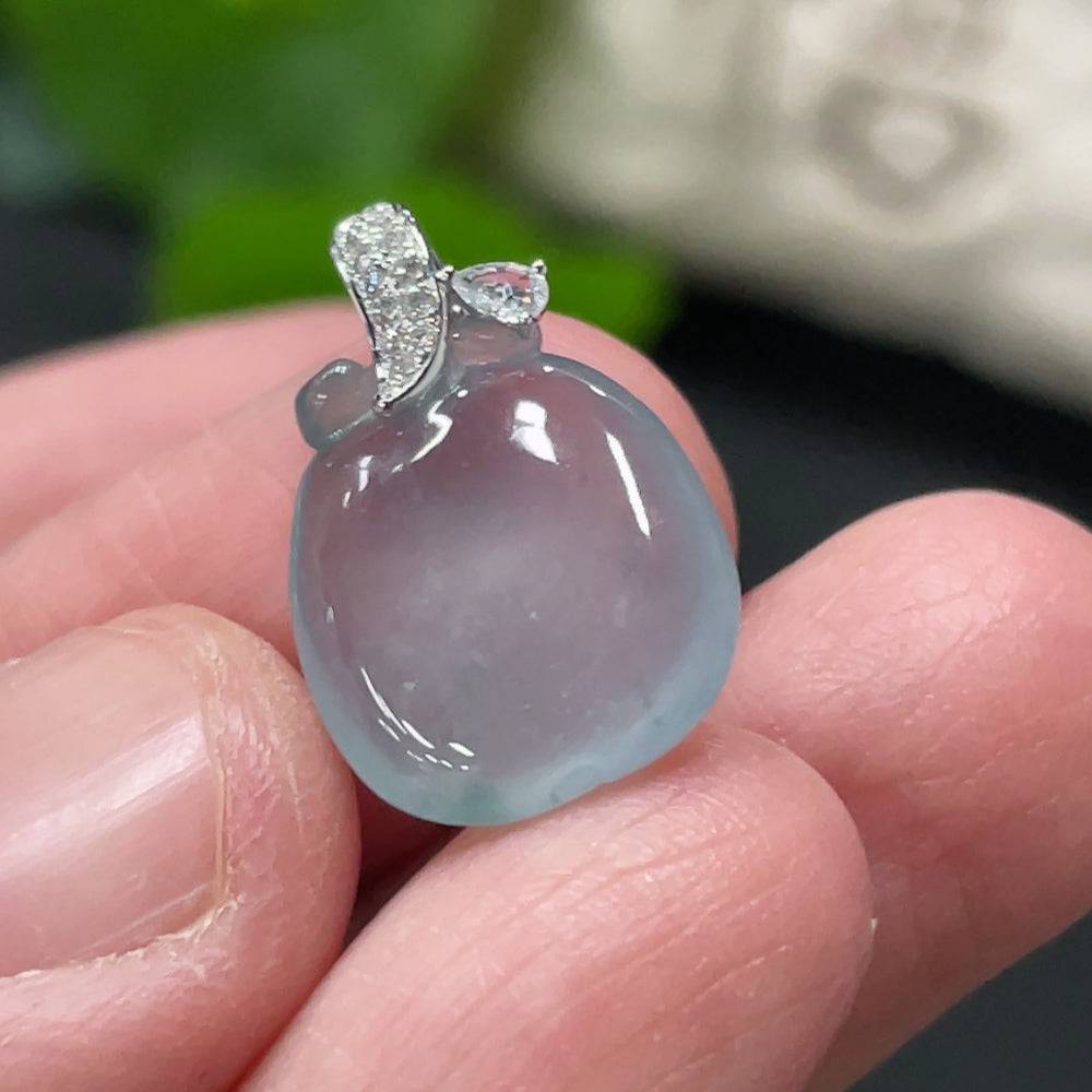 Jadeite apple pendant with 18k gold clasp and diamond accents, weighing approximately 1.8g, jewelry by HUILIU HQ