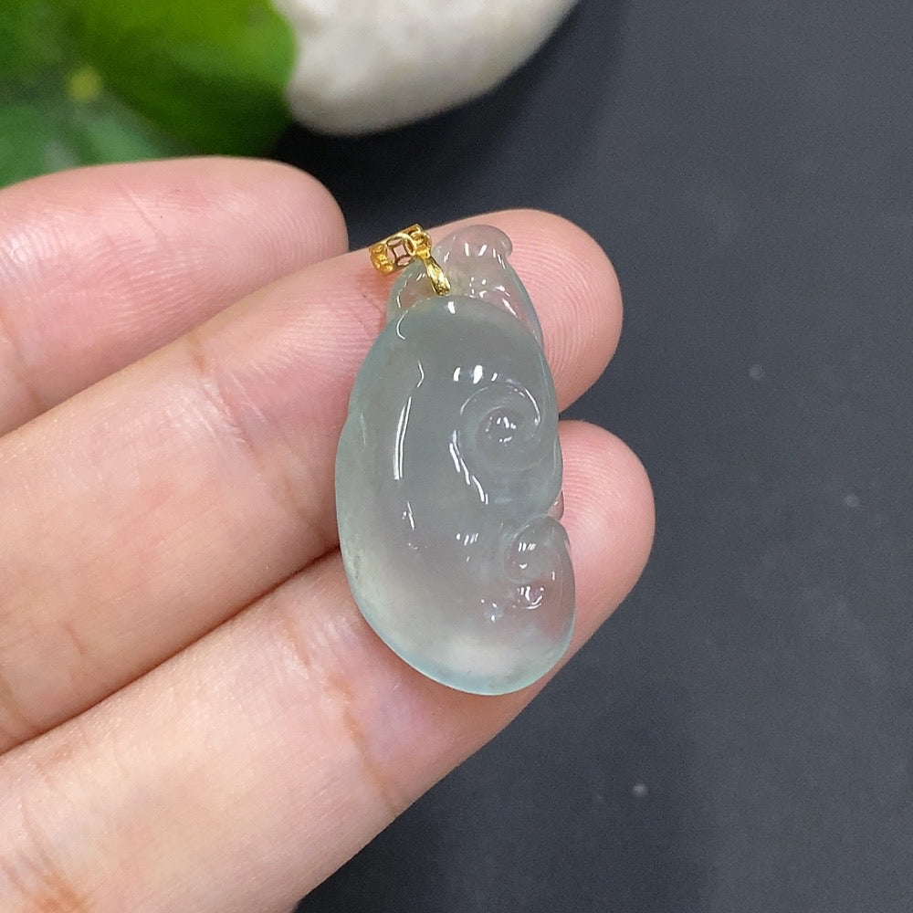 Jadeite Ruyi Pendant with 18K Gold Clasp, Total Weight 3.848g