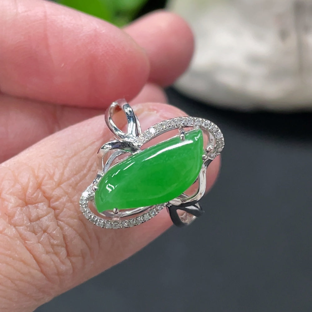 Jadeite Inlaid Ring 18k Gold Setting Size 13 with Diamond Accents Total Weight Approx. 3.89g