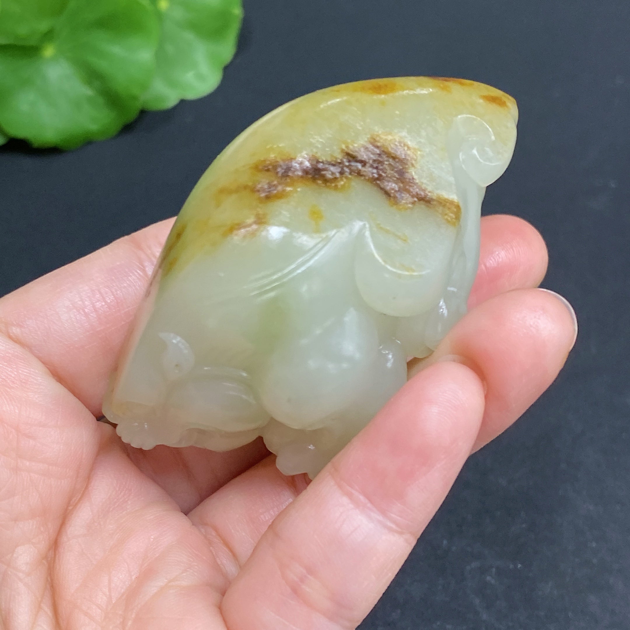 Hetian Jade Pendant, Aus: Auspicious Beast, Total weight: approx. 80.9g, Undetermined skin color origin