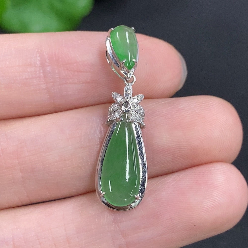Jadeite teardrop-shaped pendant with 18k gold mounting, total weight approximately 1.6g, accented with diamonds