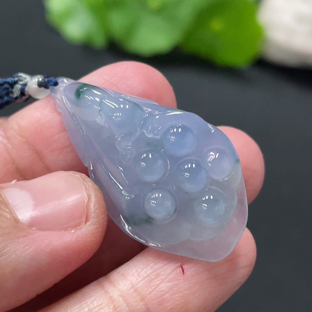 Jadeite lotus pod pendant from HUILIU HQ, showcasing a detailed green jade pendant weighing approximately 9.33g.