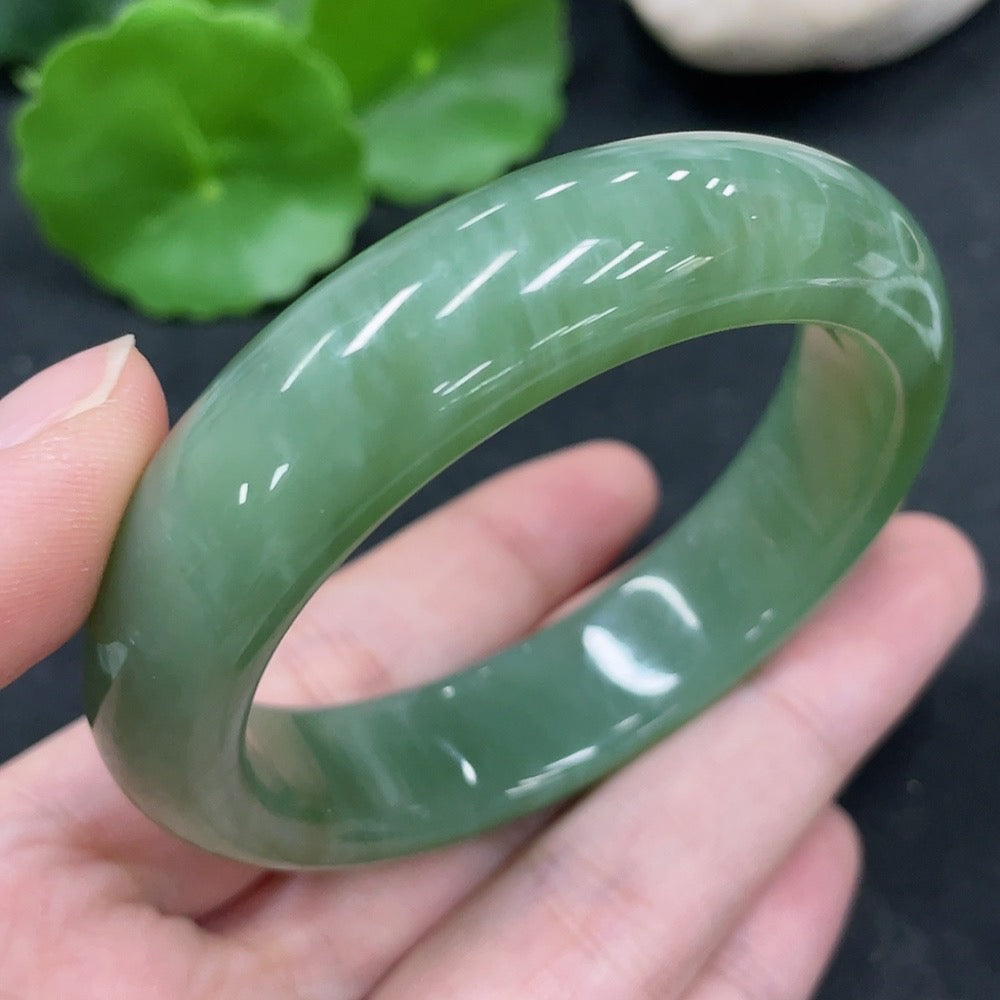 Huiliu Hetian Jade round bracelet featuring smooth, polished jade beads with a subtle natural green hue.