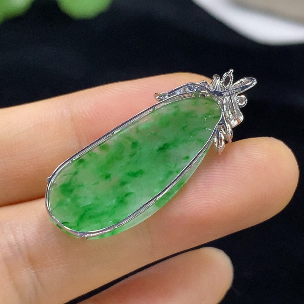 Jadeite auspicious bean inlaid pendant with 18k gold and diamond accents (smallest accent stones only), total product weight approximately 2.74g
