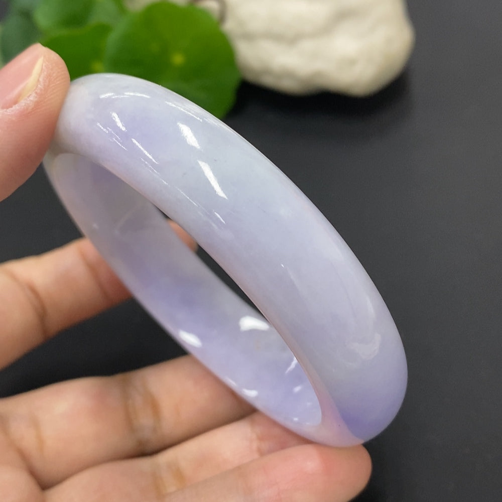 HKHQ Jadeite round bangle, size 58.7, weighing 69.6g, showcasing smooth, polished jadeite with a glossy finish.