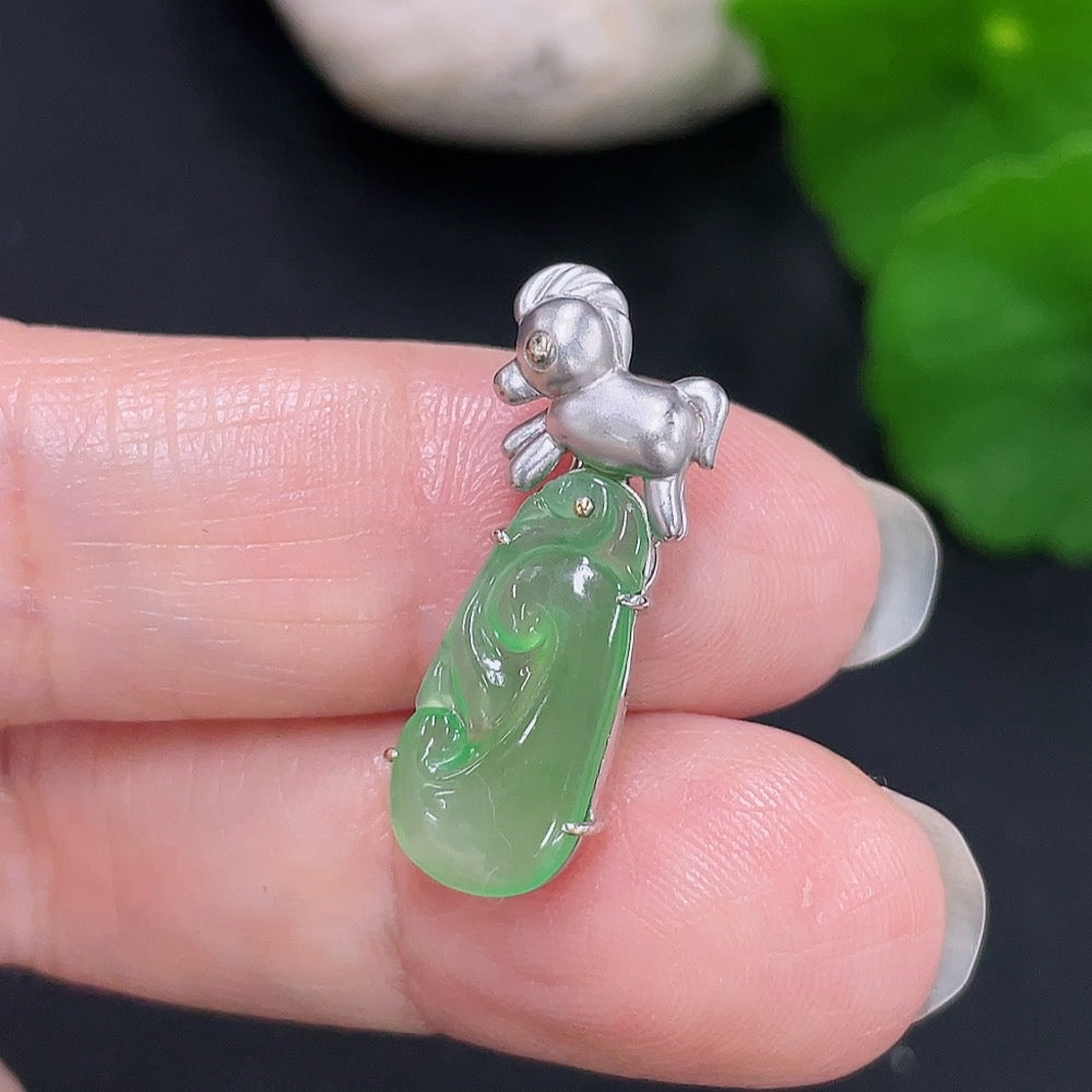 Jadeite Ruyi Inlaid Pendant 18K Gold Total Weight Approx. 2.44g