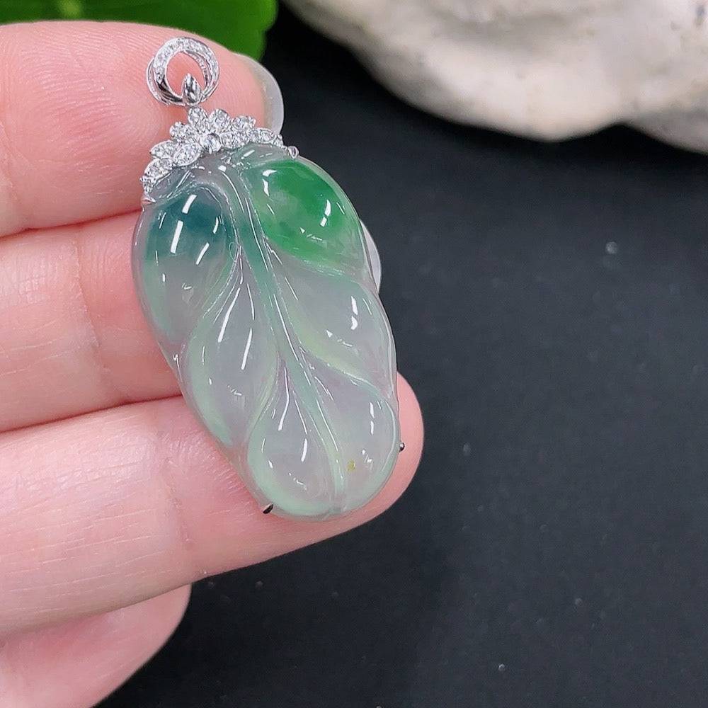 Jadeite pendant leaf with 18k gold accents and diamond details, weighing approximately 4.17g, from HUILIU HQ.