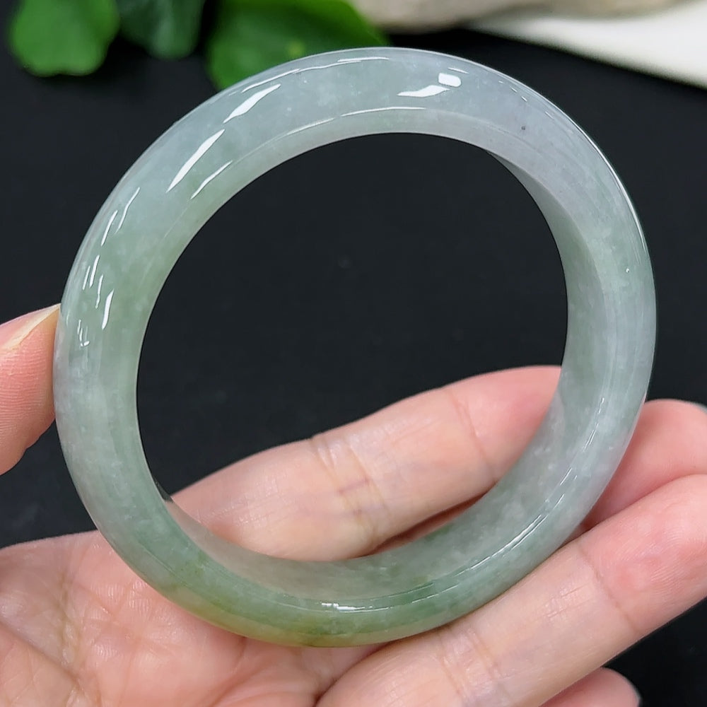 HKHQ jadeite round bangle in size 58, weighing 62.3g, showcasing smooth, polished jadeite with a round shape and vibrant green hue.