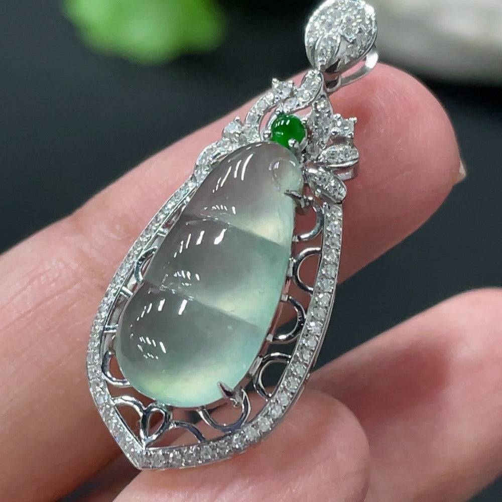 Jadeite blessing bean pendant with 18K gold setting and diamond accents, crafted by HUILIU HQ, weighing approximately 2.79g.