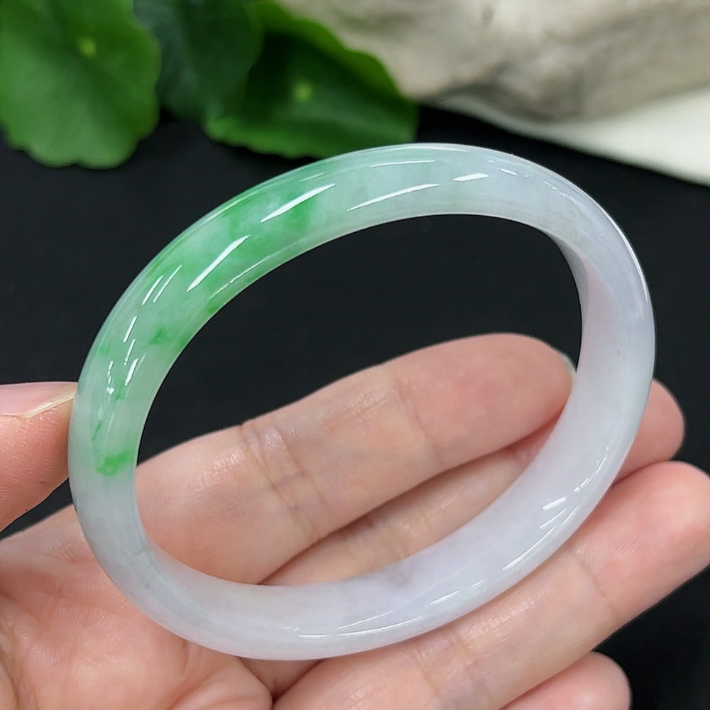 HKHQ Jadeite Concubine Bracelet with adjustable size, featuring smooth green jadeite beads, total weight approximately 33.8g.