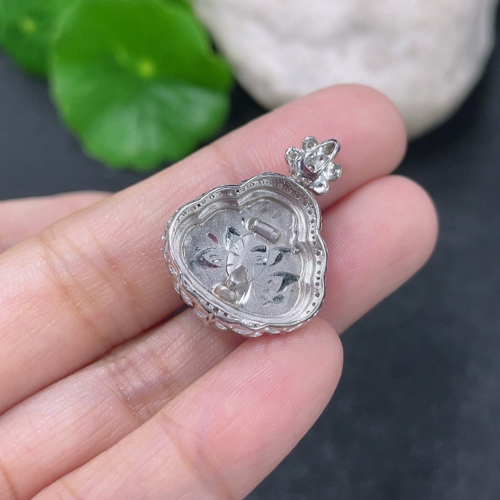 Jadeite inlaid Buddha pendant with 18k gold and diamond accents, featuring detailed Buddha figure, weighs approximately 3.27g.