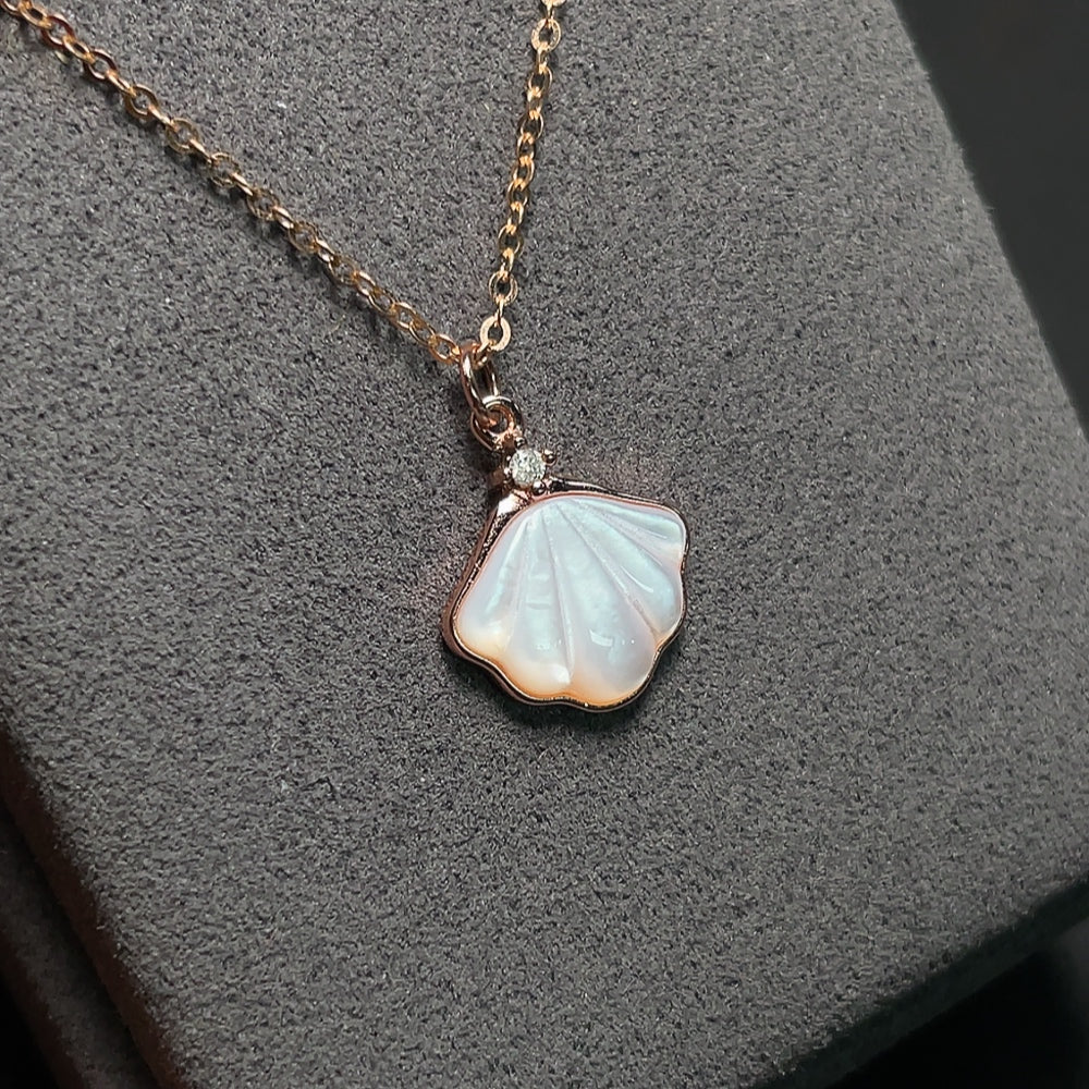 Shell pendant with diamond accents, 18K gold chain (pendant not gold), total weight approximately 2.72g including chain